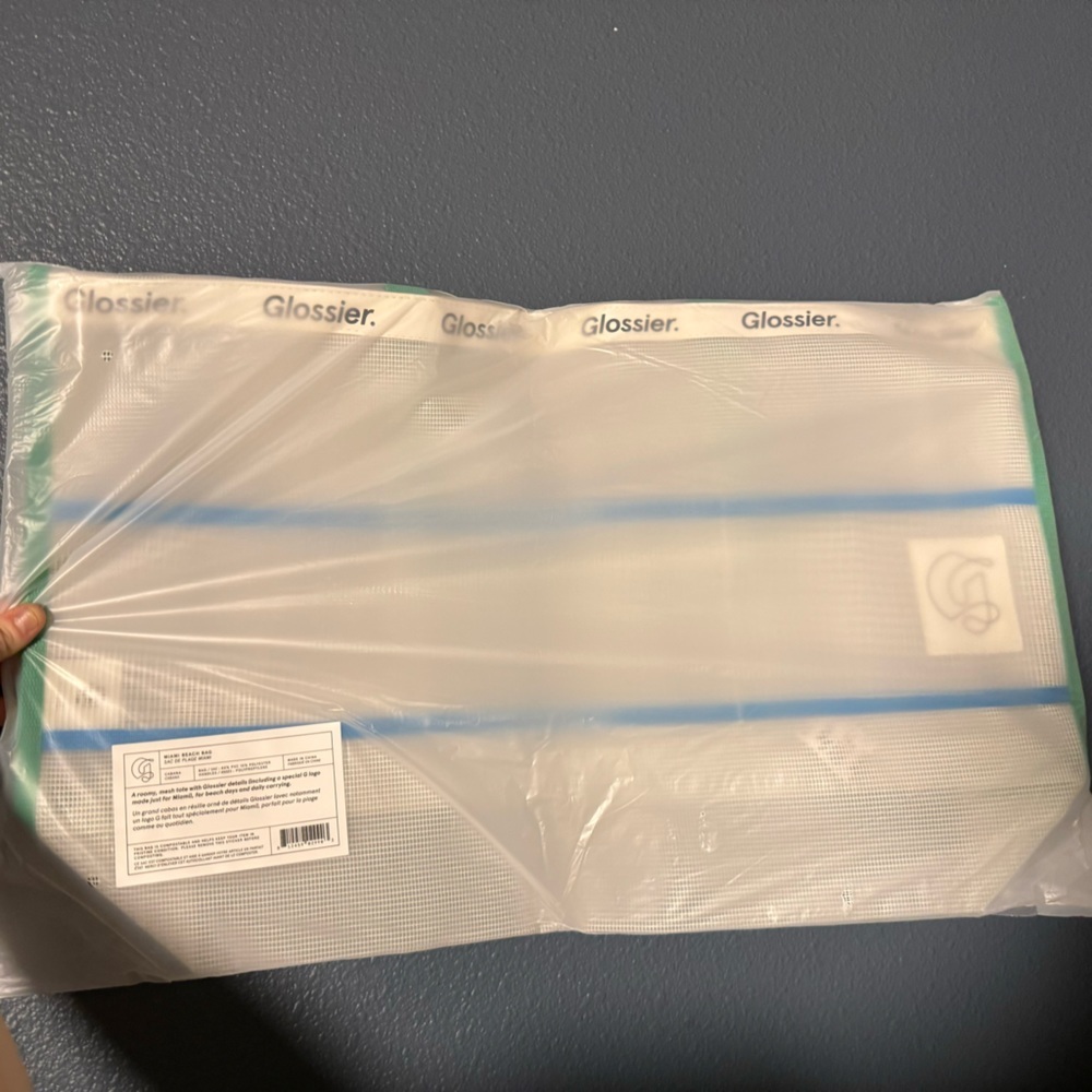 Glossier Miami Beach Bag NWT - Picture 6 of 9